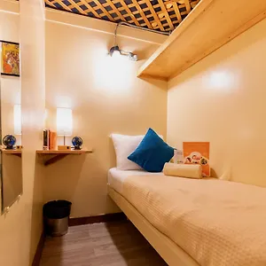  Hostel Interfaith Retreats USA